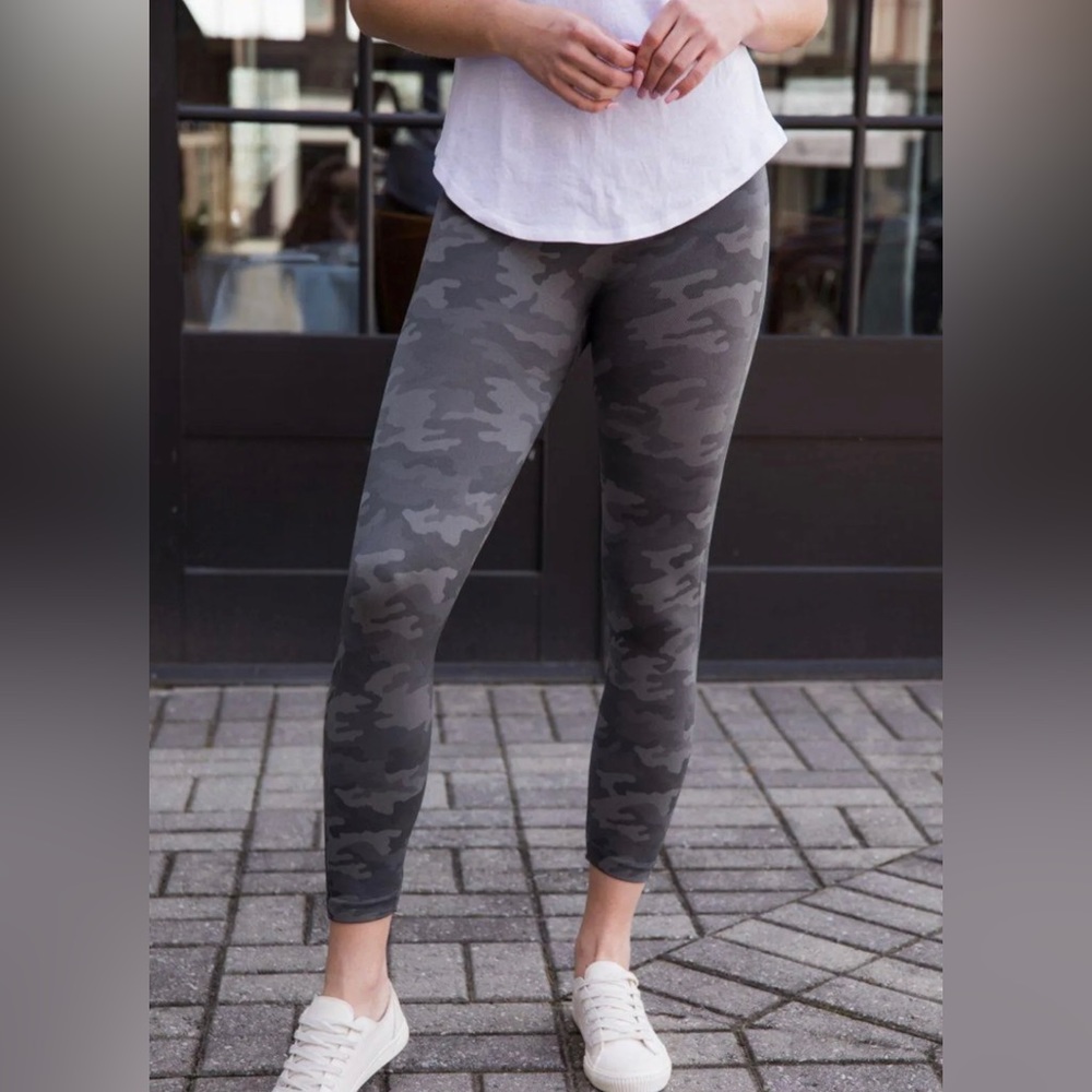 NWT Spanx Cropped Lamn Leggings- Sage Camo